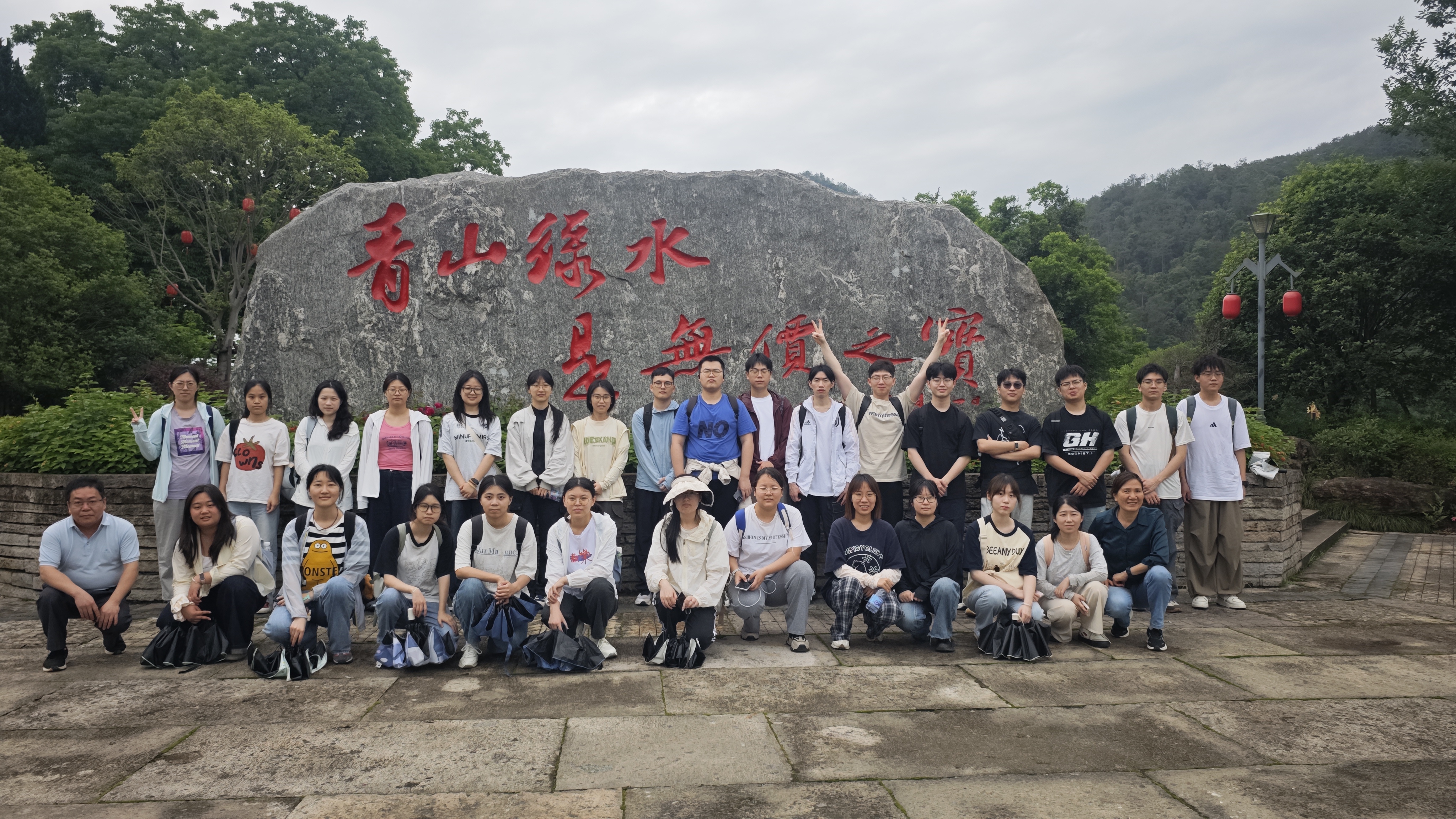 校企联袂助学子 9159金莎游艺场沃土绽芳华 --福建农林大学林学院师生至福建9159金莎游艺场调研